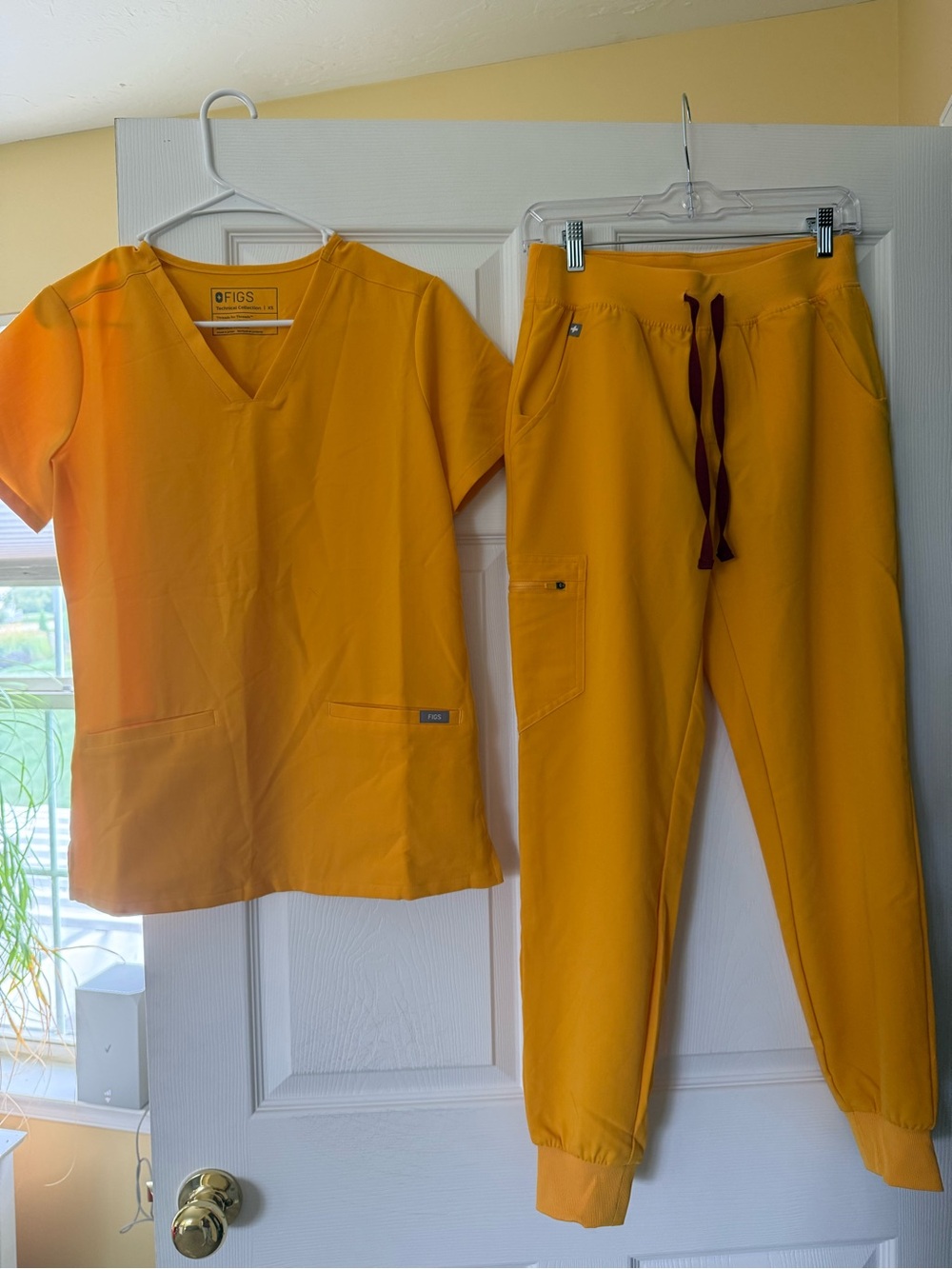 FIGS Emergency Yellow scrub set
